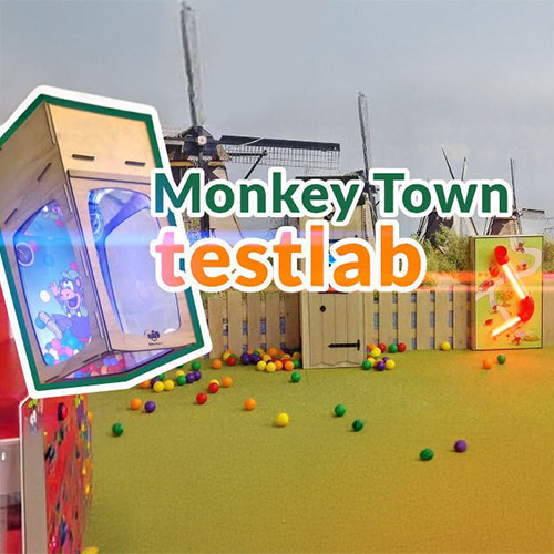 Peuters spelen in het Testlab van Monkey Town met ballenvat